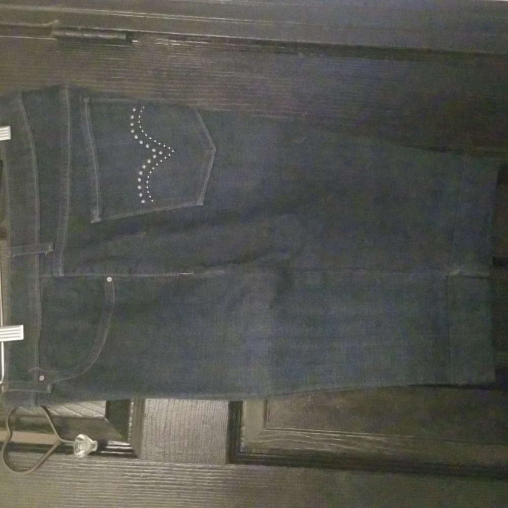 Women's Levi Bermuda Navy Blue Denim Shorts with Studs on Back Pockets;  Size 10 - Picture 7 of 8